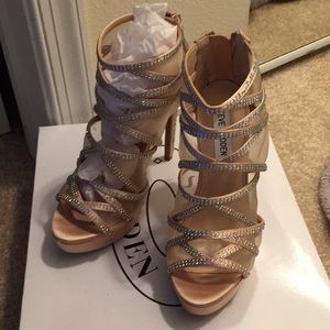 Steve Madden dinora heels